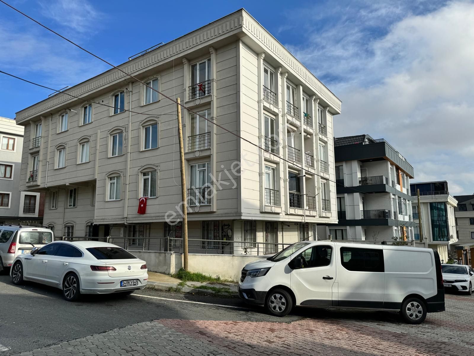 Beylikdüzü Kavaklı Satılık Daire Sahibinden Köşe Başı Ferah