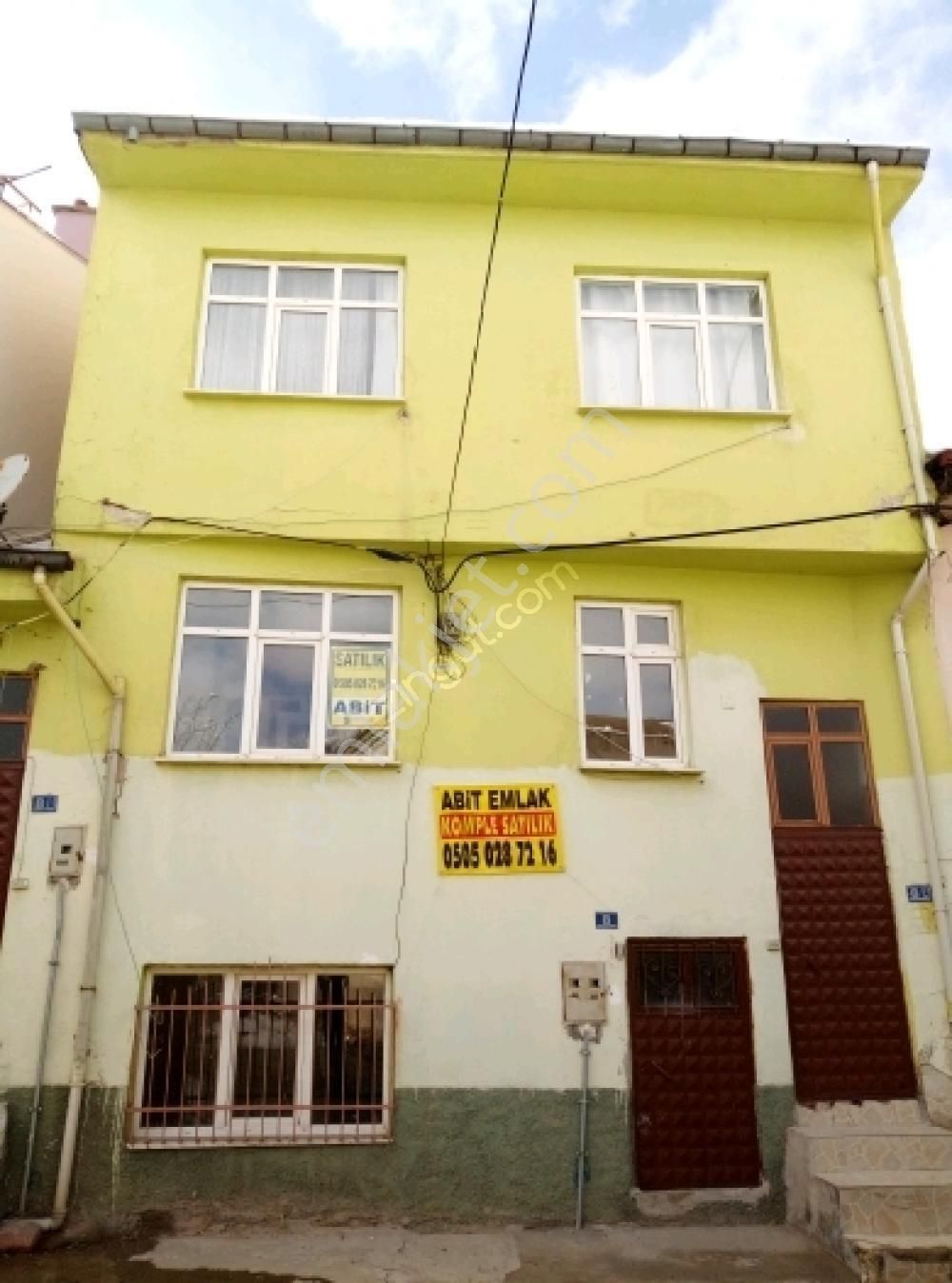 Konya Akşehir Satılık Müstakil Ev Abit Gm, 3 Katli 3 Daire Ve 50 M² Garaj Komple Satilik