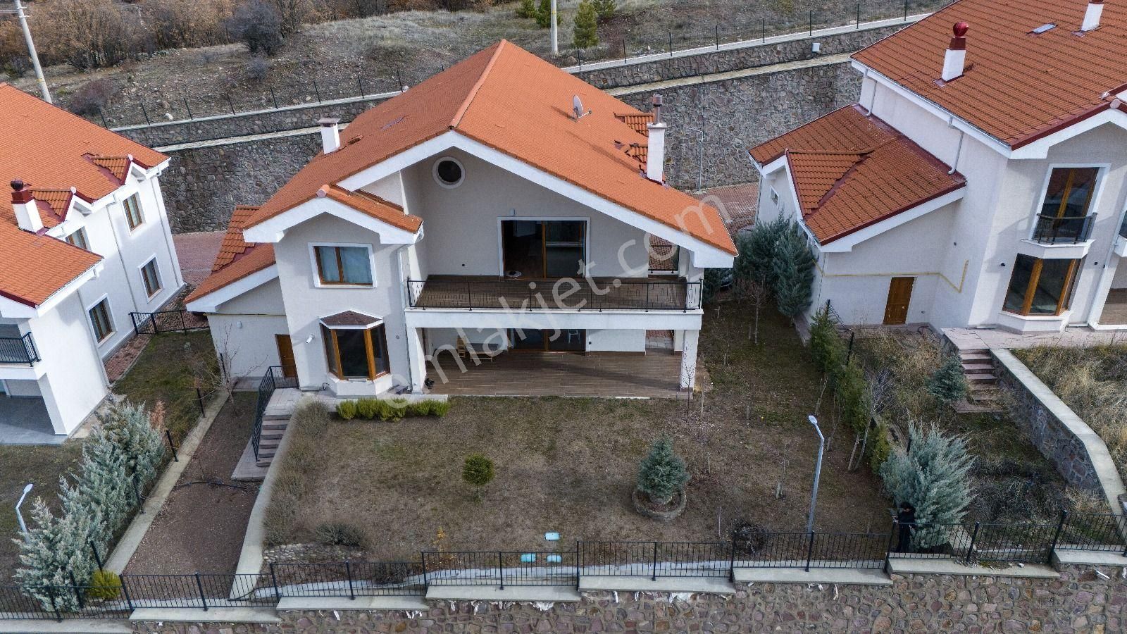 Kızılcahamam İsmetpaşa Satılık Villa Kızılcahamam Eliz Sitesinde Luks Villa