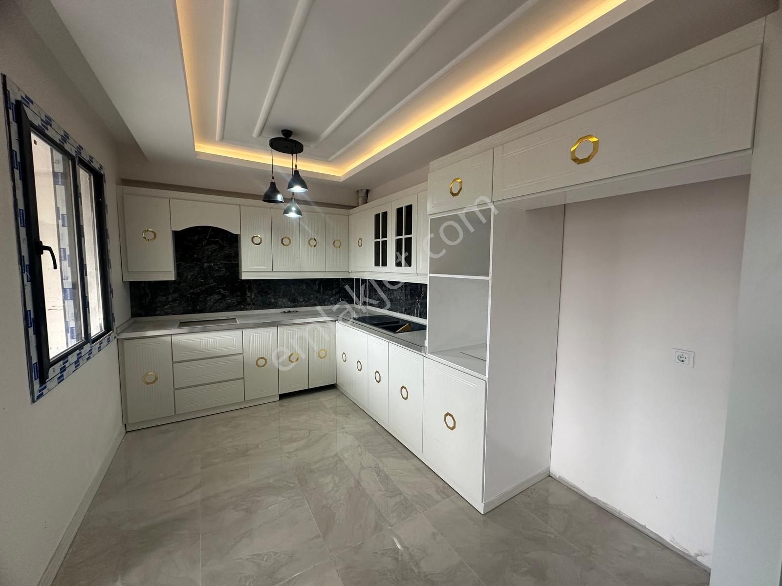 Yenişehir Fabrika Satılık Daire Devam Eden 75 Yol Ustunde Gelecegı Parlak Fırsat 3+1 Ultra Lux Sıfır Oturmaya Hazır Daıre!!!!