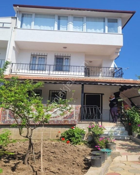 Kuşadası Güzelçamlı Satılık Villa Kuşadası Güzelçamlı'da Denize 2 Km. Mesafede Doğa Manzaralı Tripleks Villa