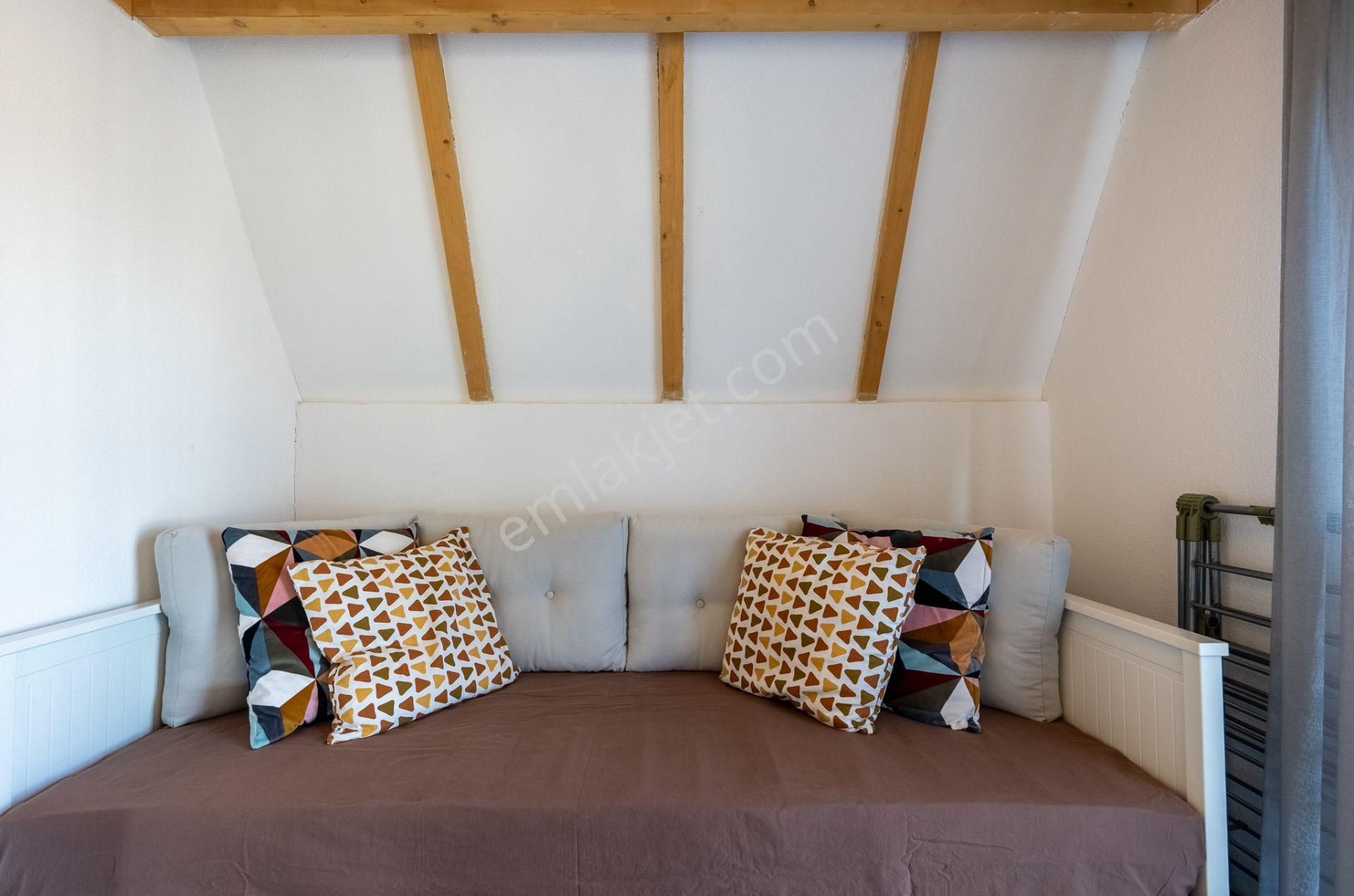 İzmir Menderes Yeniköy Satılık Özel Yapım Ahşap Ev Ve Bahçesi - Görsel 15