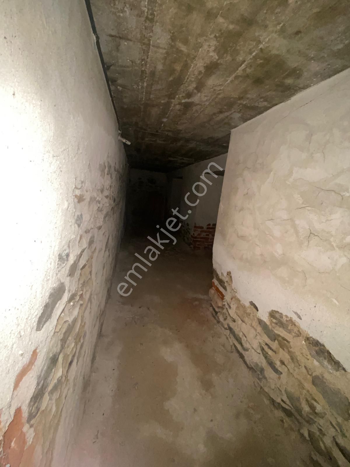 Gülcü Gayrimenkulden Emmioğlu Mahallesinde Satılık Müstakil Ev - Görsel 28