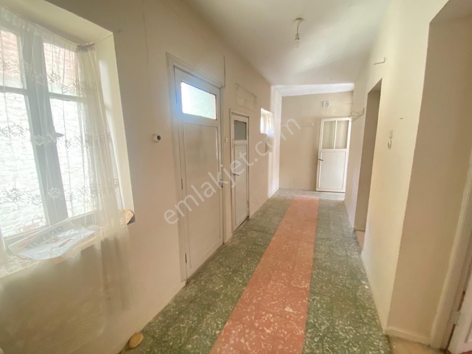 Gülcü Gayrimenkulden Emmioğlu Mahallesinde Satılık Müstakil Ev - Görsel 8