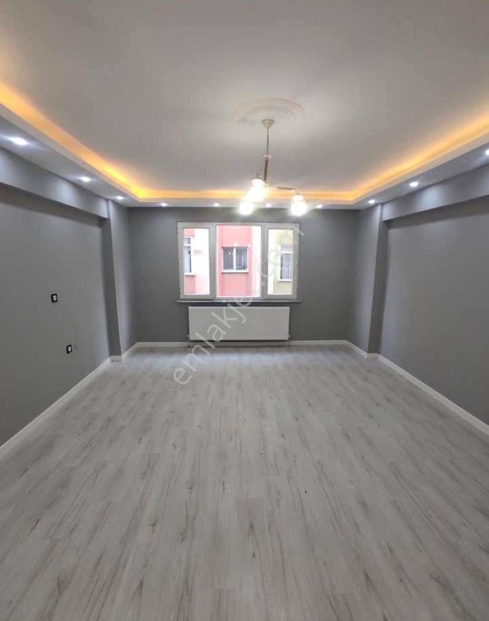 Avcılar Merkez Kiralık Daire Avcılar Merkezde 2+1 Net 110 M2 3 Cephe Ara Kat 2 Balkon Ebeveyn Banyolu