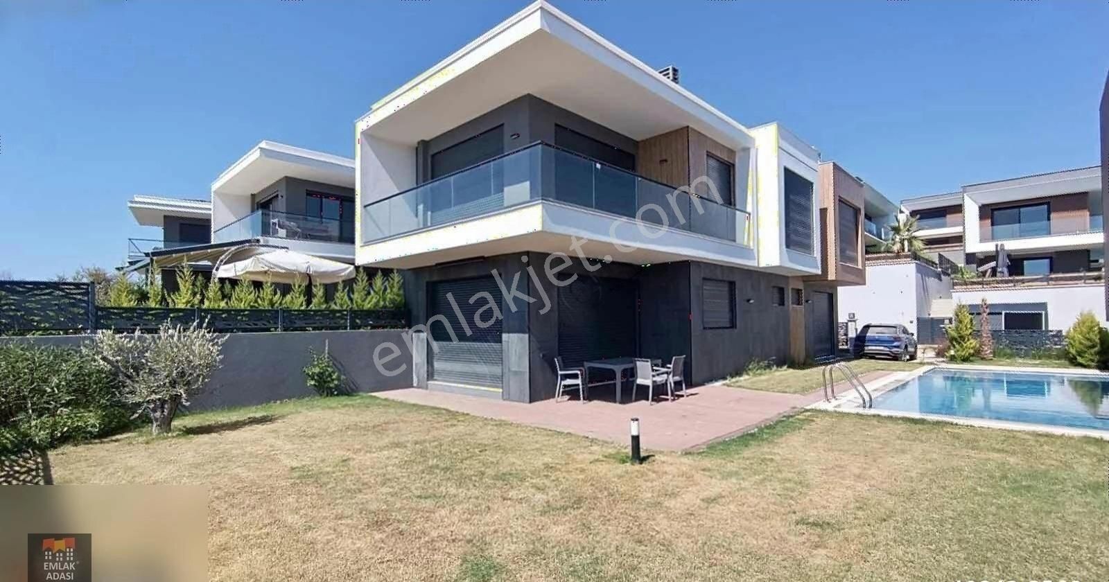 Kuşadası Soğucak Satılık Villa Kuşadası Soğucak'ta Deniz Manzaralı Özel Havuzlu 4+1 Lüks Villa