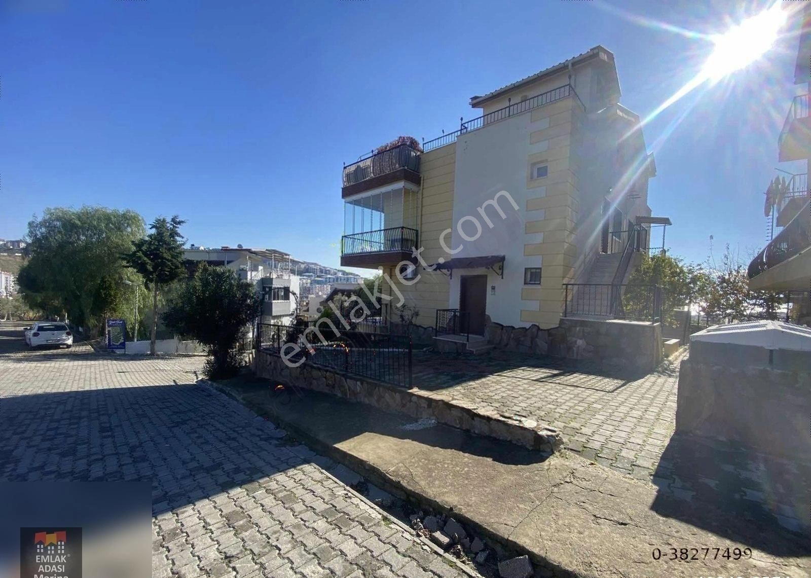 Kuşadası Kadınlar Denizi Satılık Villa Kuşadası Kadınlar Denizinde Deniz Manzaralı Havuzlu St 3+1 Daire