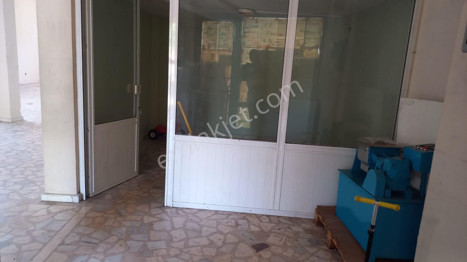 Ümraniye K.karabekirde 250m Kiralık Düşeş Kazaandıracak Dükkan No:115 - Görsel 2