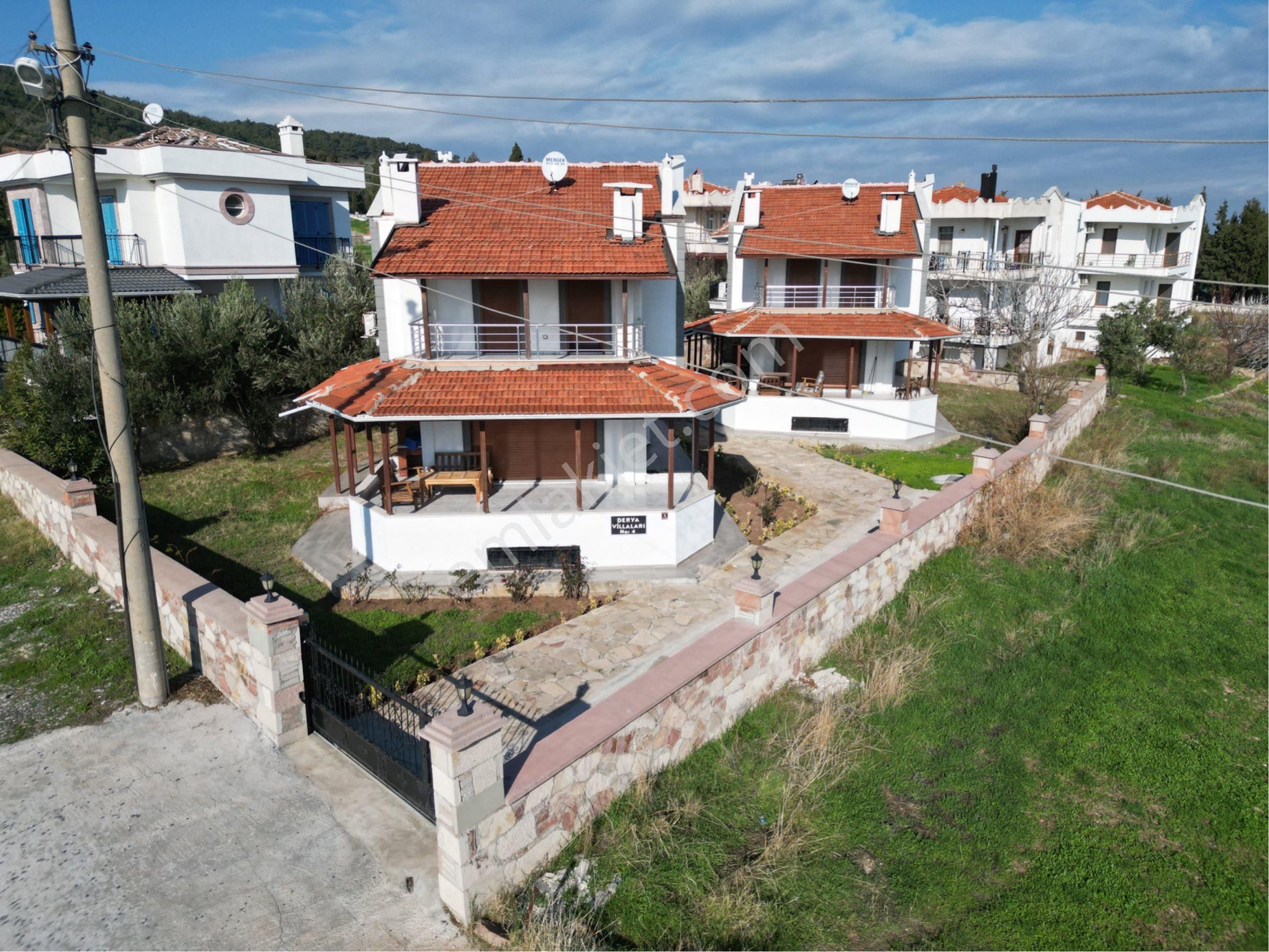 Ayvalık Namık Kemal Satılık Villa Cunda Adasında 638 M2 Arsa İçerisinde Satılık 2 Villa Birden