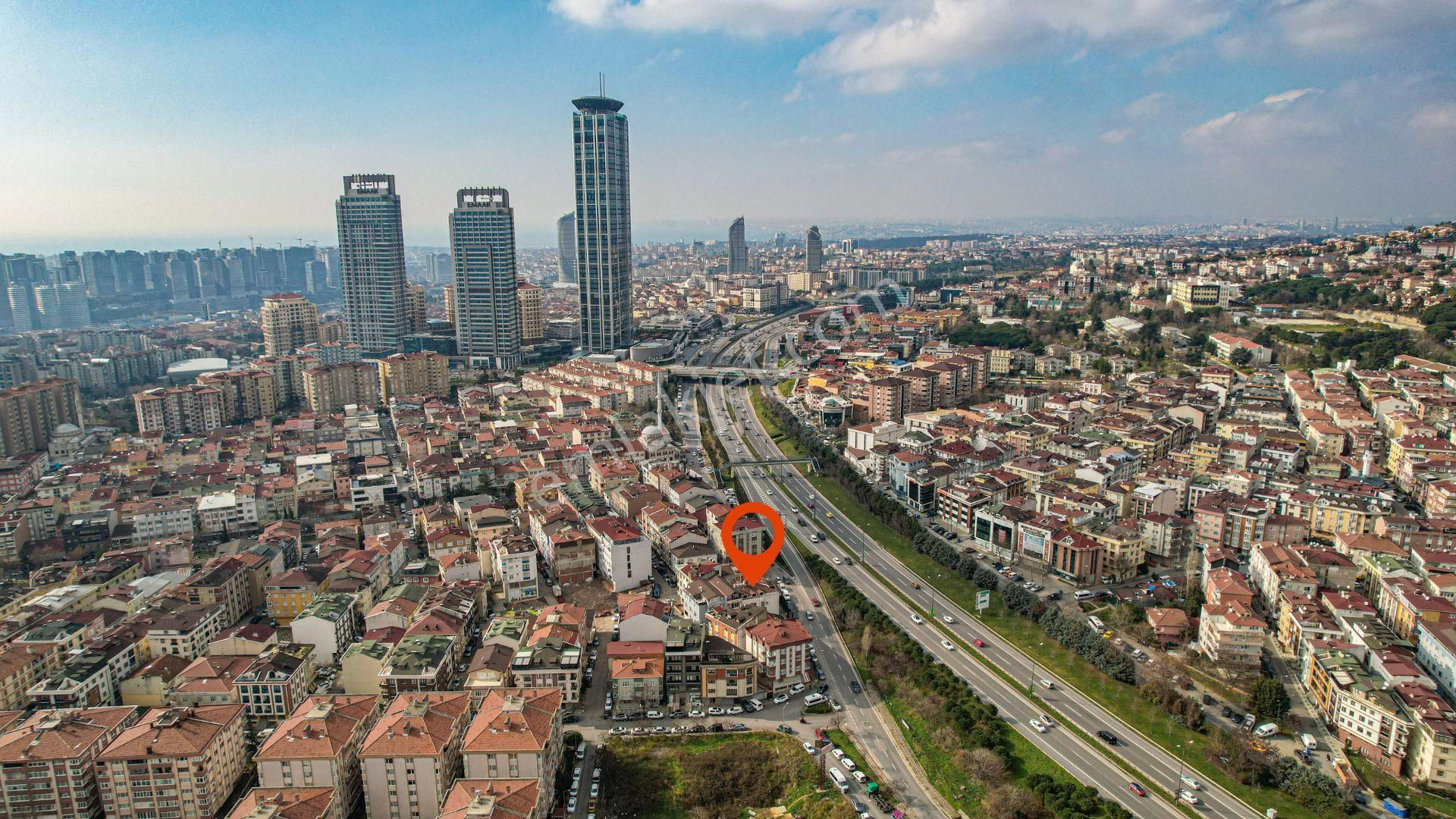 İstanbul Ataşehir Satılık Bina Emaar Avm Yakınında Ataşehir Tem Yan Yolda Komple Satılık Bina