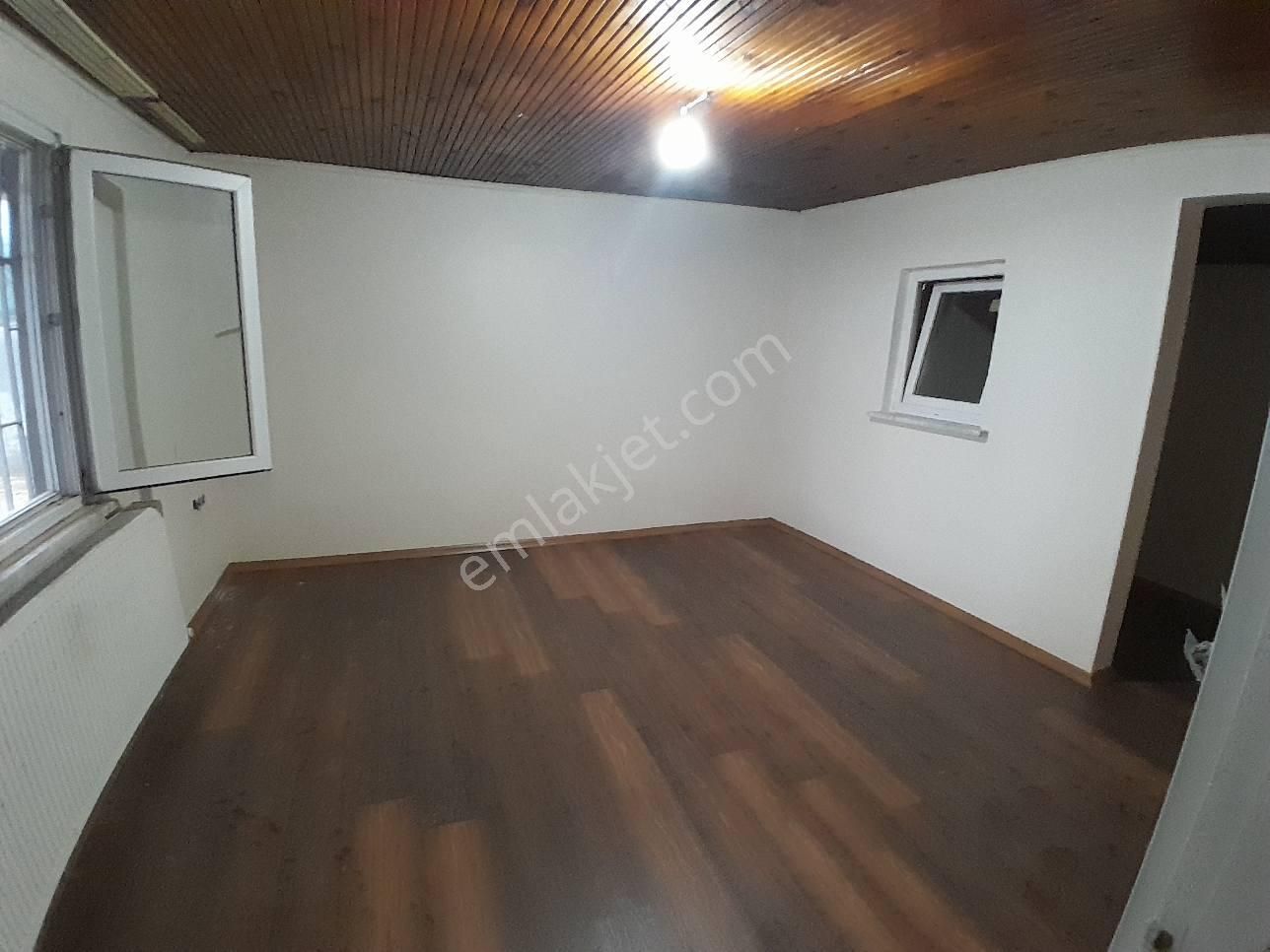 Ümraniye Cemil Meriç Kiralık Daire Müstakil 1+1 Gecekondu İçi Yenilendi Doğalgaz Kombili