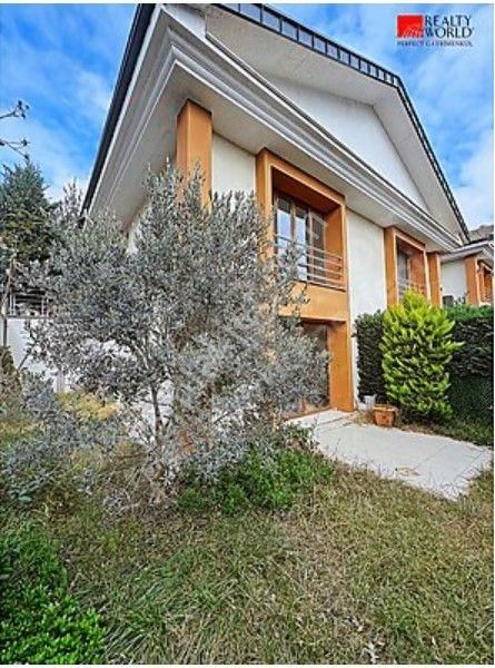 Sarıyer Uskumruköy Satılık Villa *realty World* Uskumruköy'de Satılık 3+1 İkiz Villa