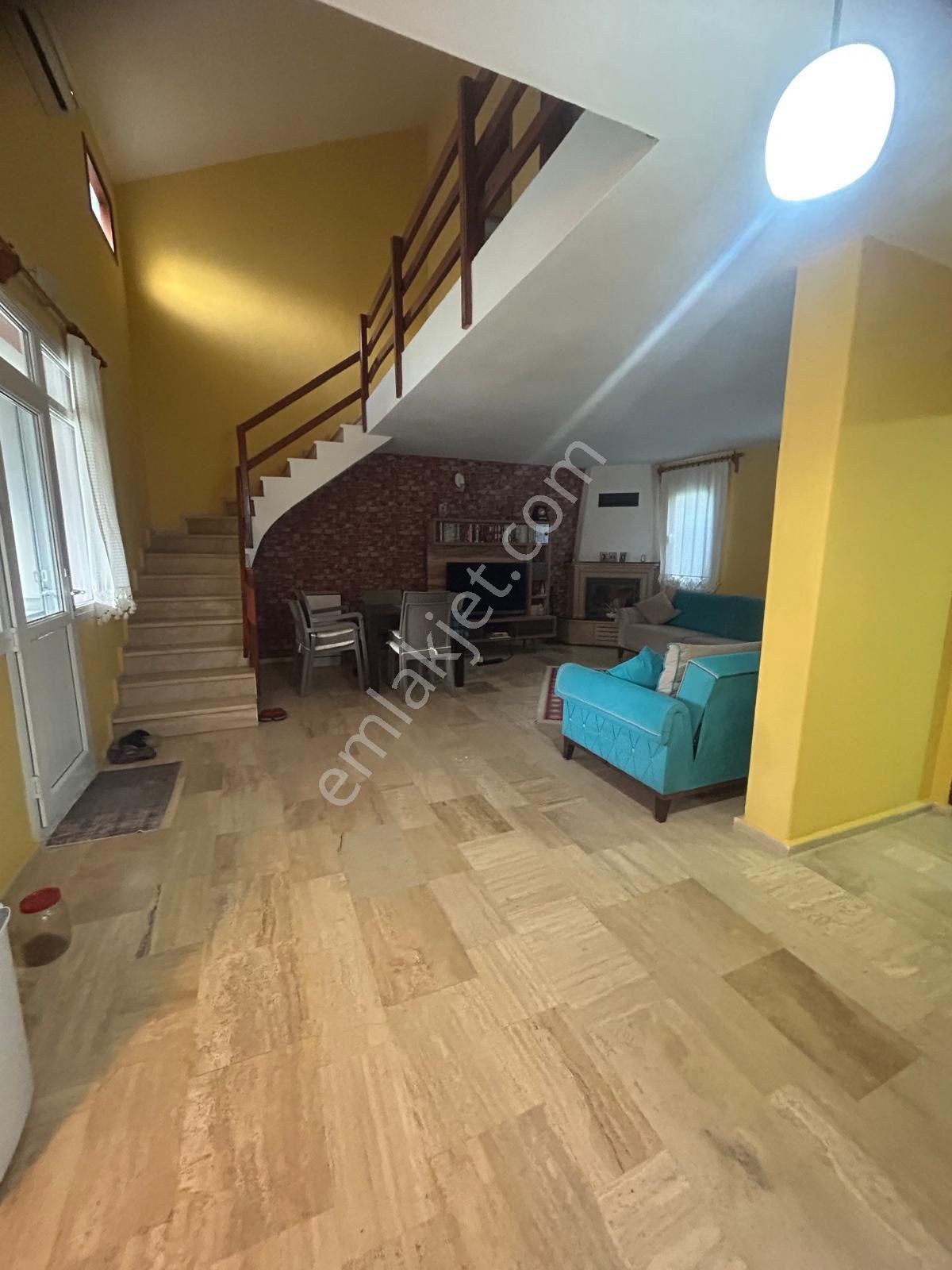 Urla’nın Huzurlu Ve Sakin Semti Çeşmealtında Satılık Dubleks Villa