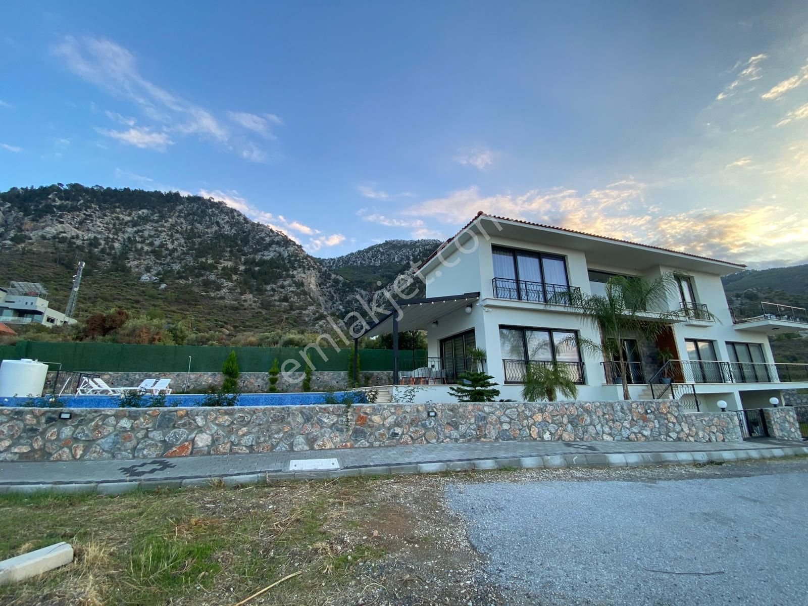 Girne Ilgaz'da Muhteşem Deniz – Dağ Manzaralı Ultra Lüks Özel Kalem Villa !!! - Görsel 5