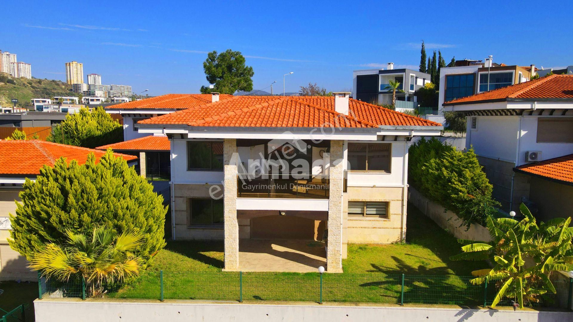 Kuşadası Değirmendere Kiralık Villa Kuşadası'nda Kiralık 3+1 Lüks Bahçeli Villa