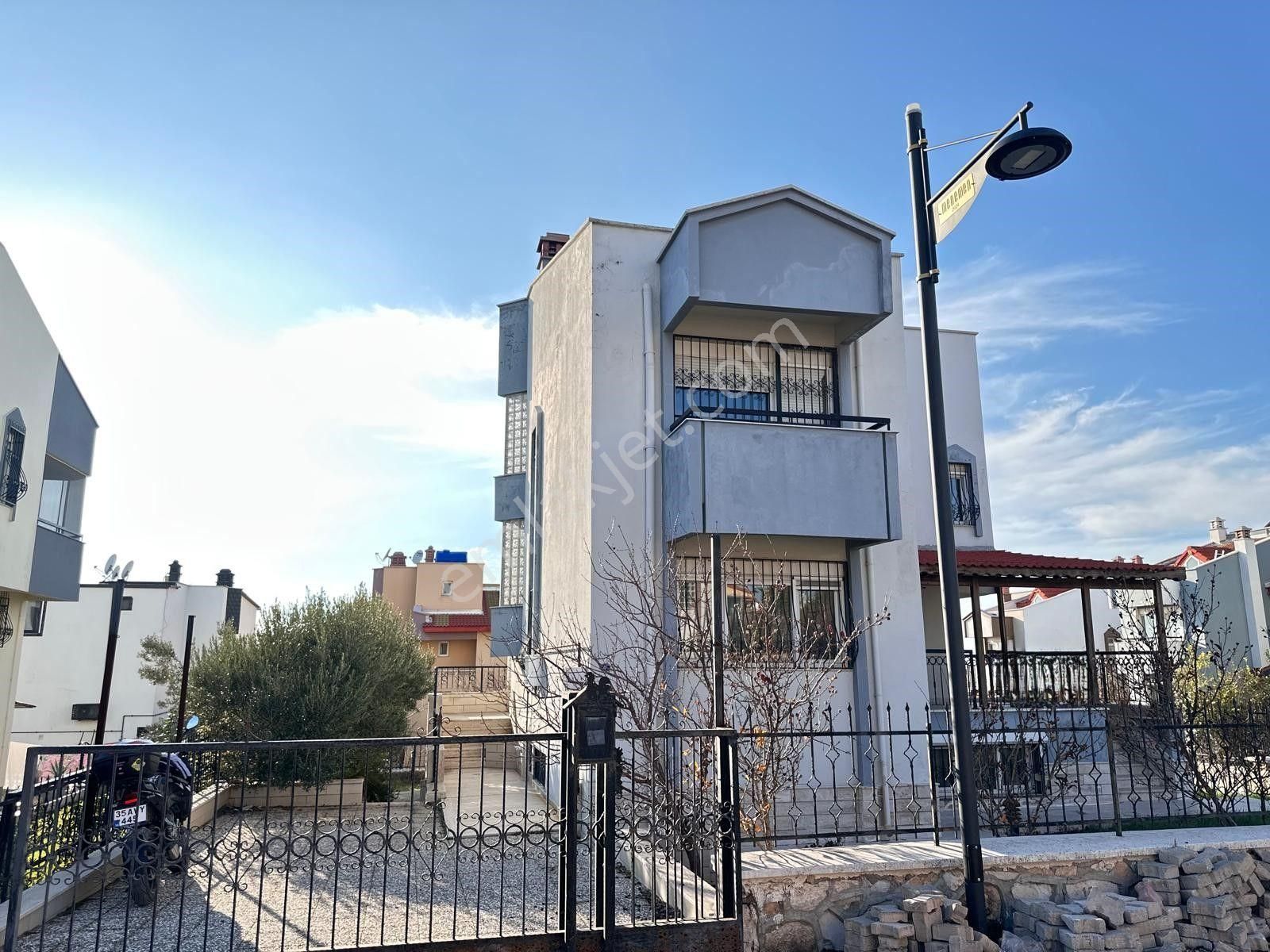 Menemen Villakent Satılık Villa Satılık 6+2 Tripleks Müstakil Villa