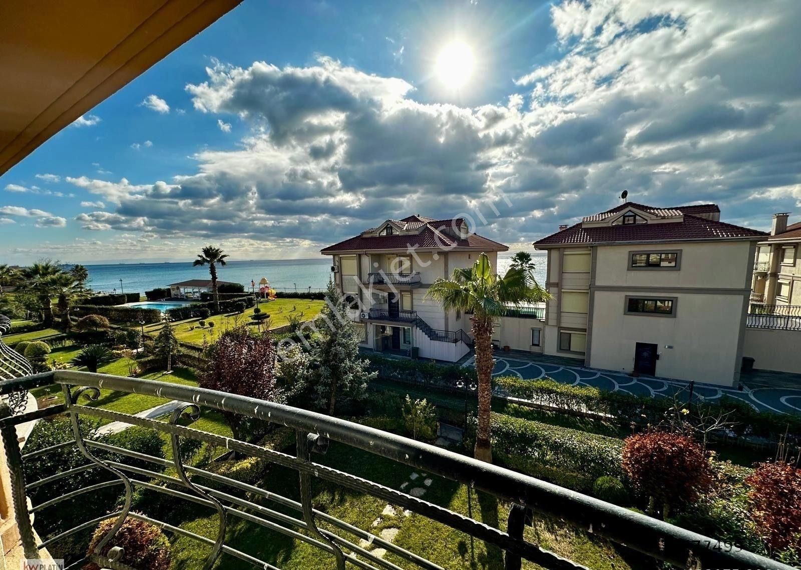 Büyükçekmece Güzelce Satılık Daire Güzelce'de Villa Mare Sitesi'nde Manzaralı 3+2 Üst Kat Dubleksi