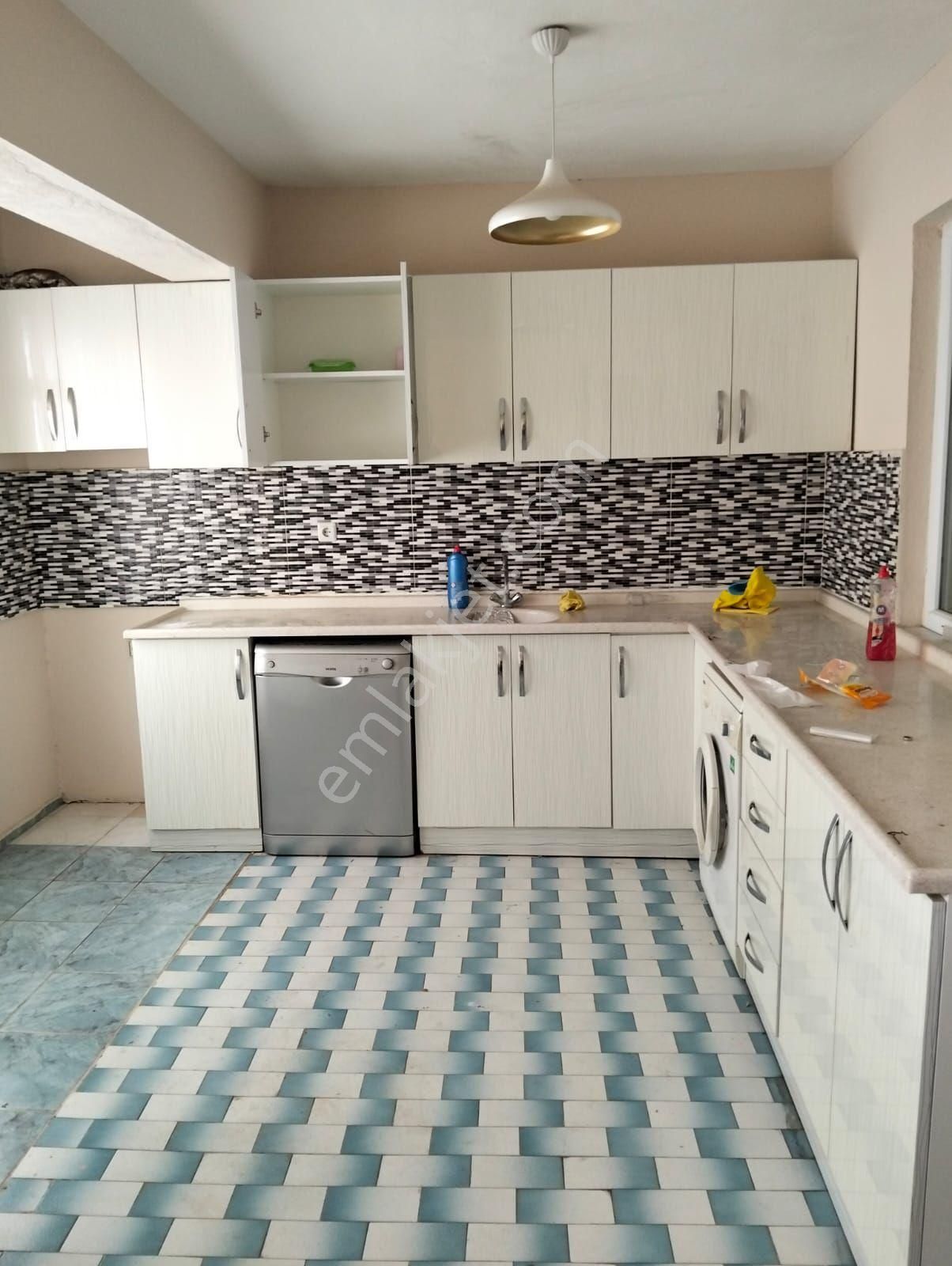 Nazilli Şirinevler Kiralık Daire Demiröz Emlak'tan 3+1 Kiralık Daire