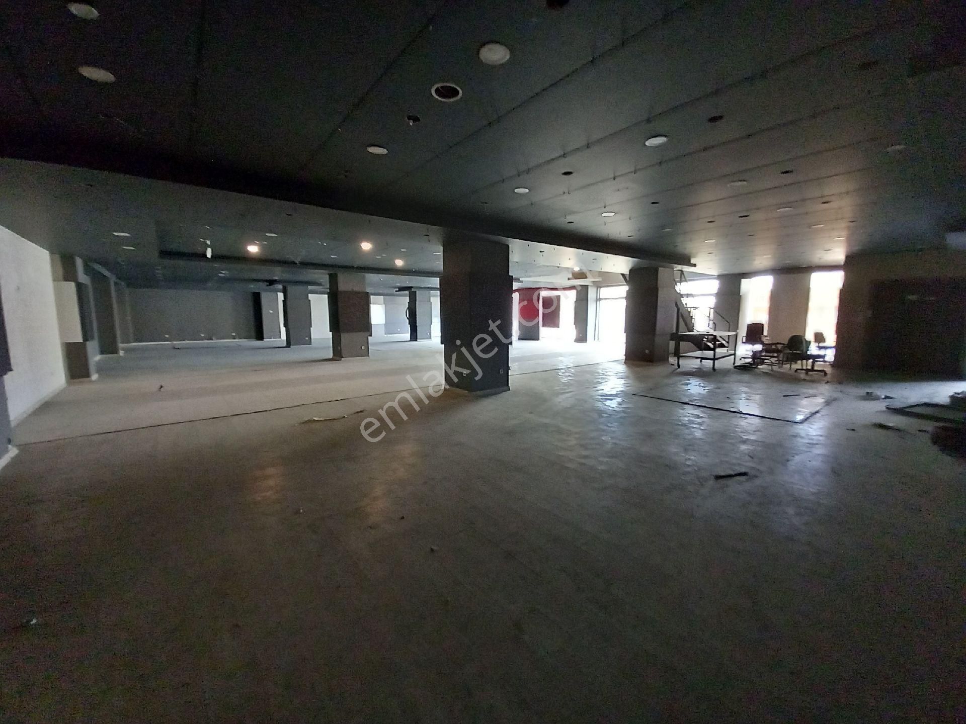 Sultangazide Kiralık 1700m2 Kiralık Depo& Showroom& Mağaza - Görsel 2