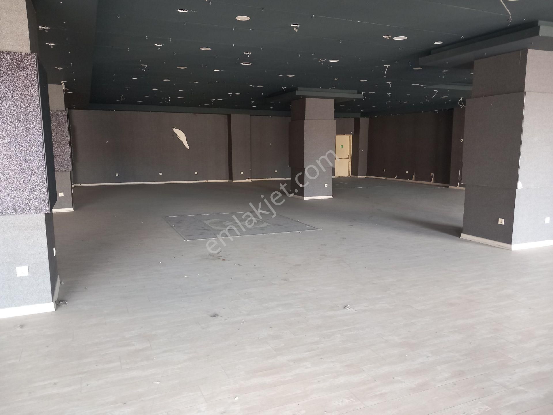 Sultangazide Kiralık 1700m2 Kiralık Depo& Showroom& Mağaza - Görsel 18
