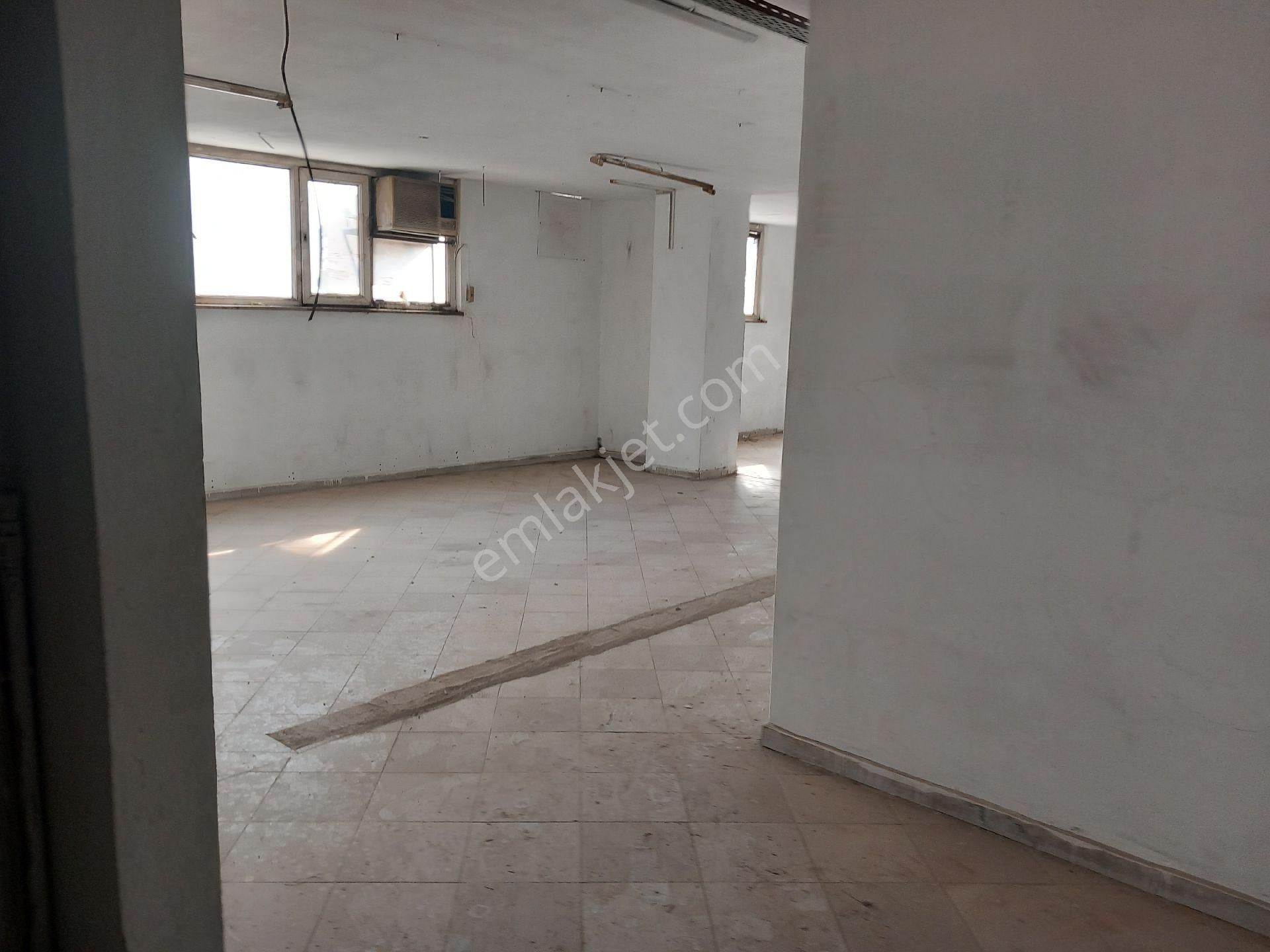 Sultangazide Kiralık 1700m2 Kiralık Depo& Showroom& Mağaza - Görsel 15