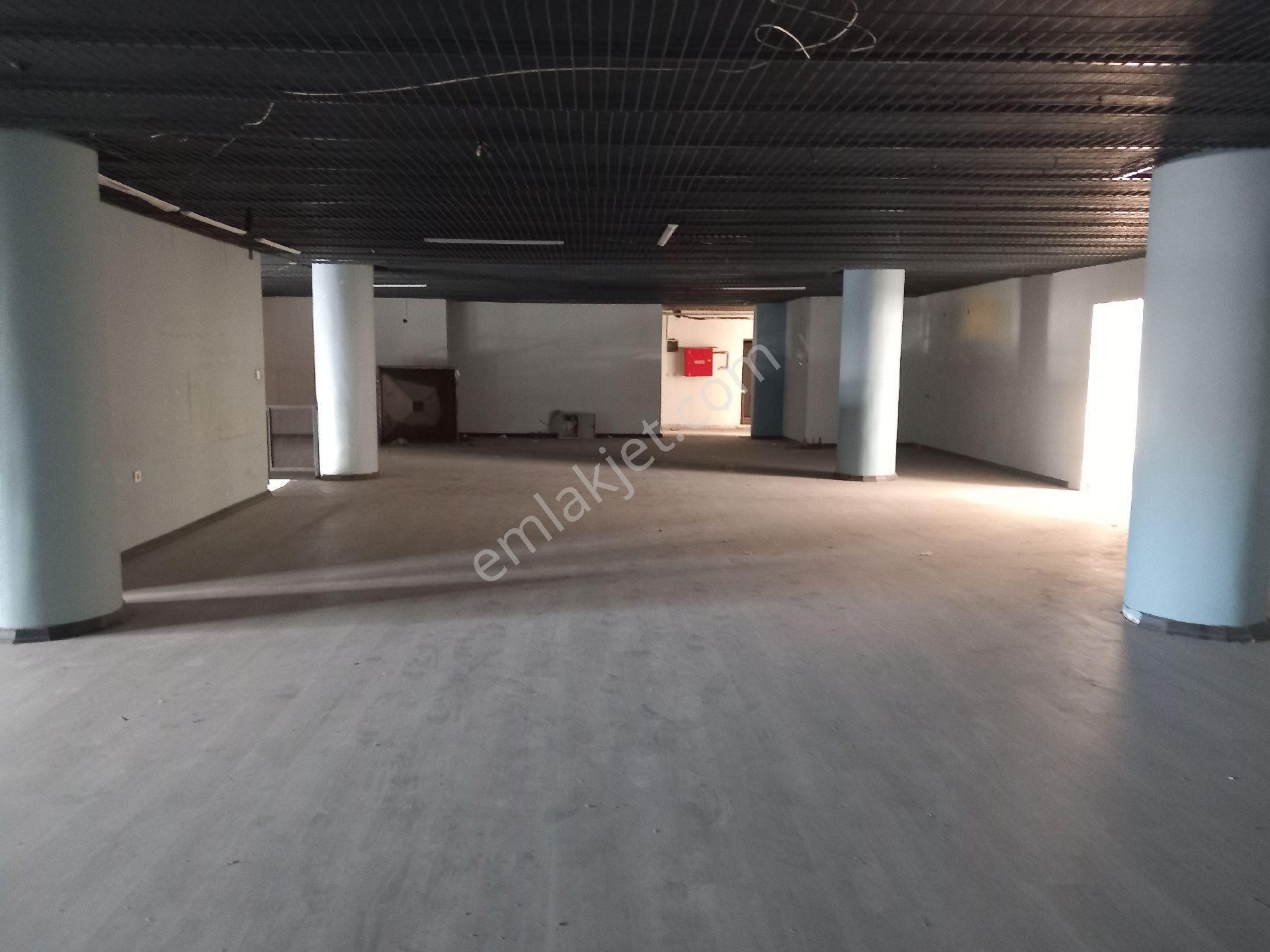 Sultangazide Kiralık 1700m2 Kiralık Depo& Showroom& Mağaza - Görsel 9