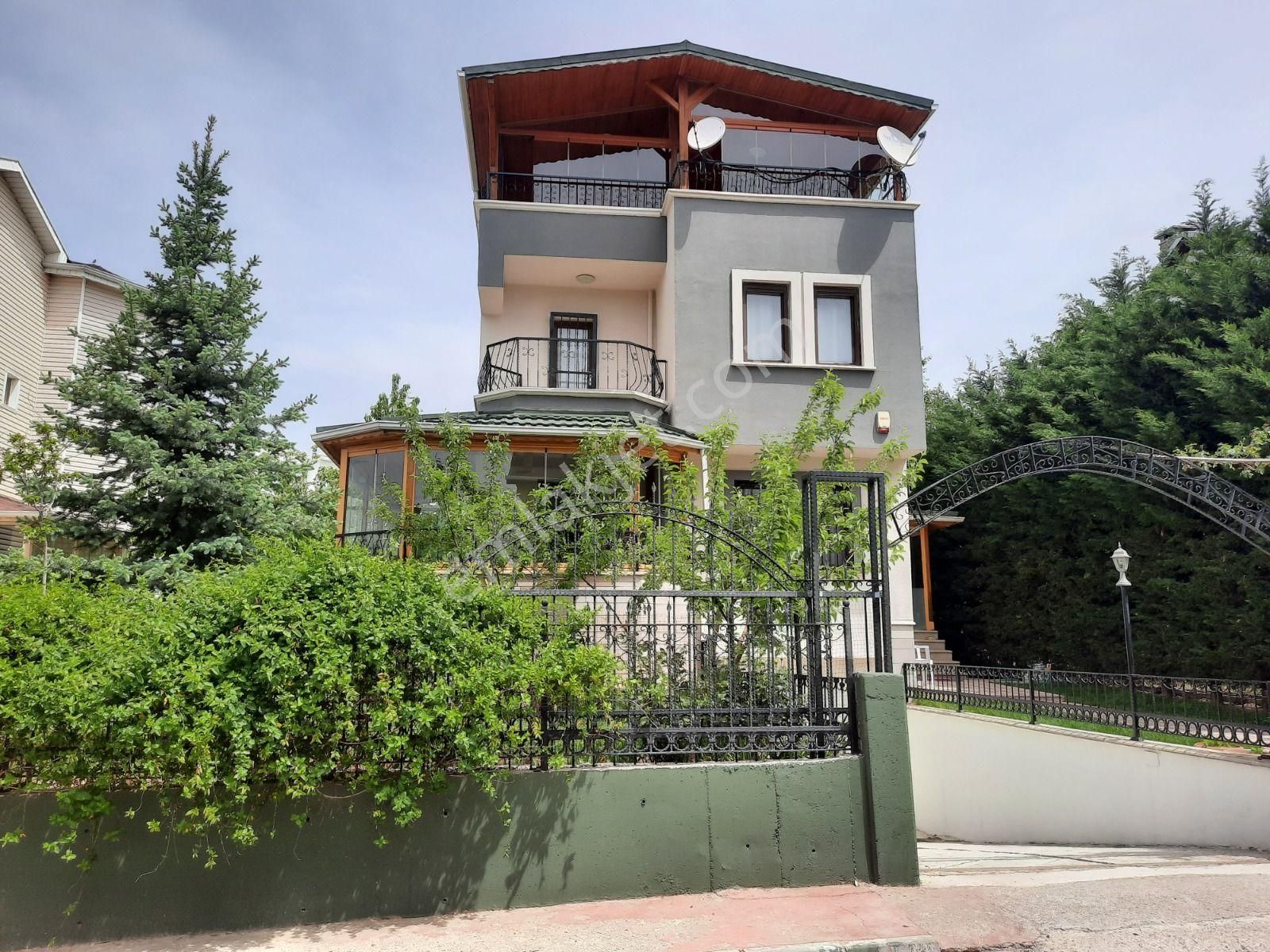 Gölbaşı Eymir Satılık Villa Gölbaşı Merkezde Satılık Müstakil Villa