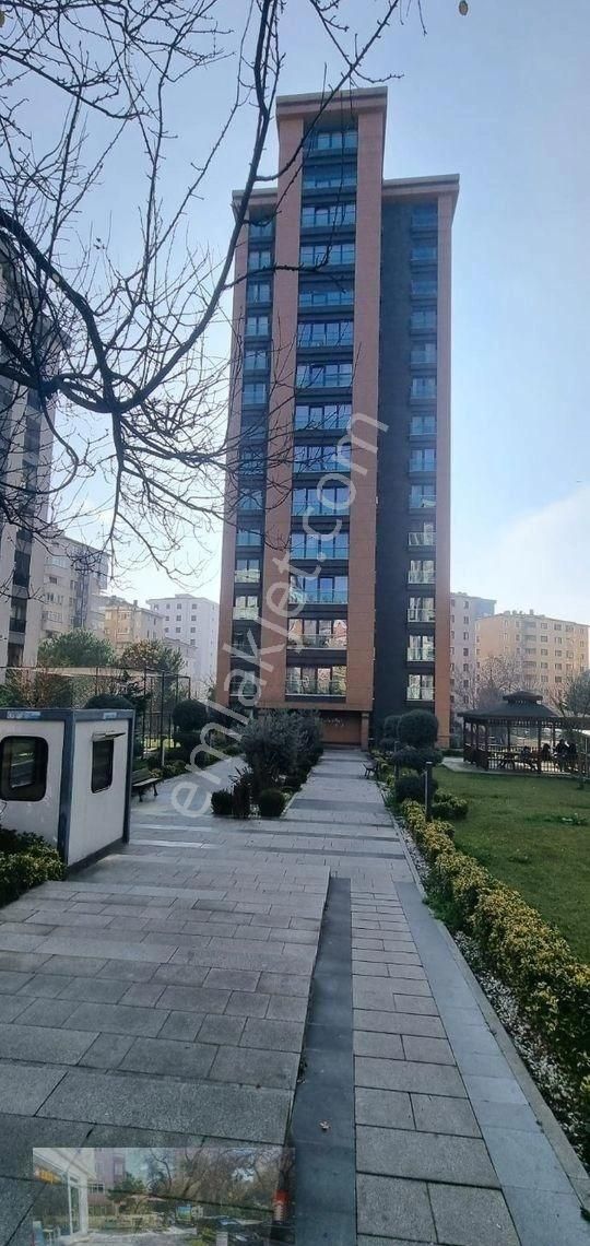 Kadıköy Kozyatağı Satılık Daire Boş . Kozzy Avm Yakın Bahçeli Kapalı Otoparklı Net 75m2 2+1 Daire