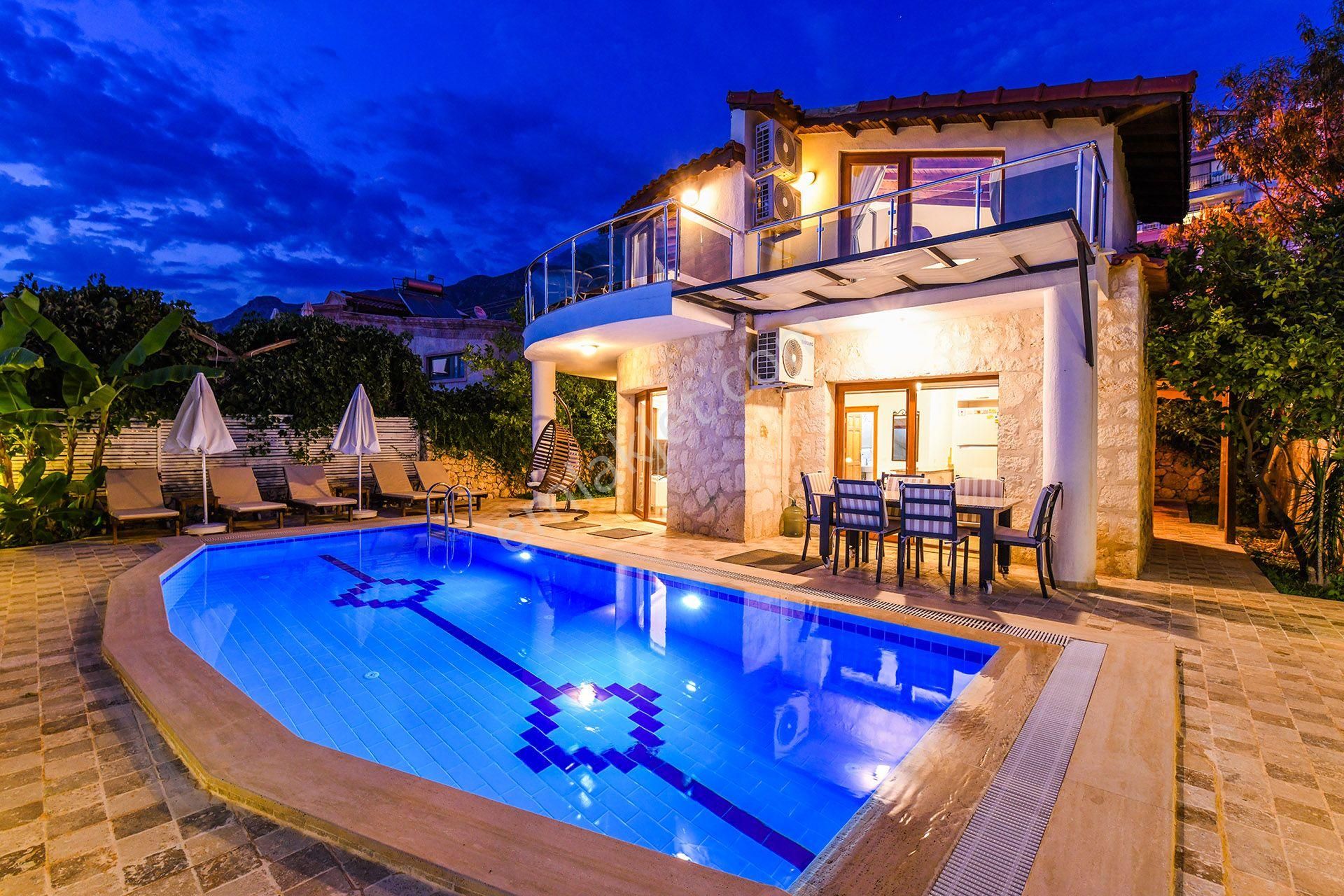 Kaş Kalkan Satılık Villa Cb Giz 'den Kalkan Kışla'da Denize 80 Metre Mesafede 3+1 Villa