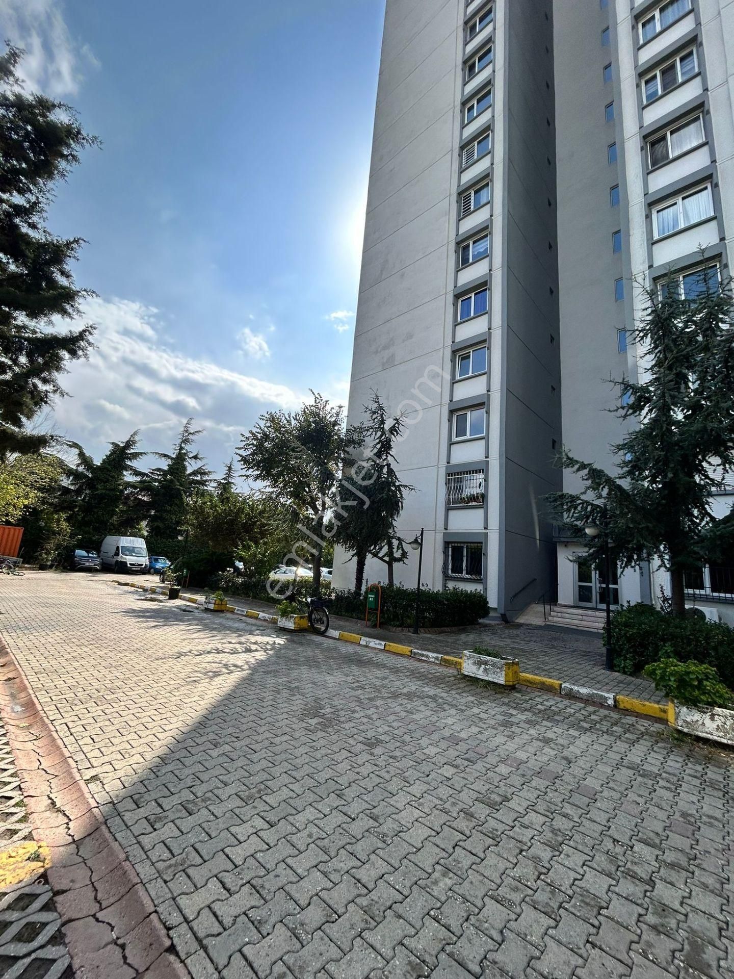 Zeytinburnu Sümer Satılık Residence Denizatı Sitesinde 3+1 Satılık Deniz Manzaralı Daire