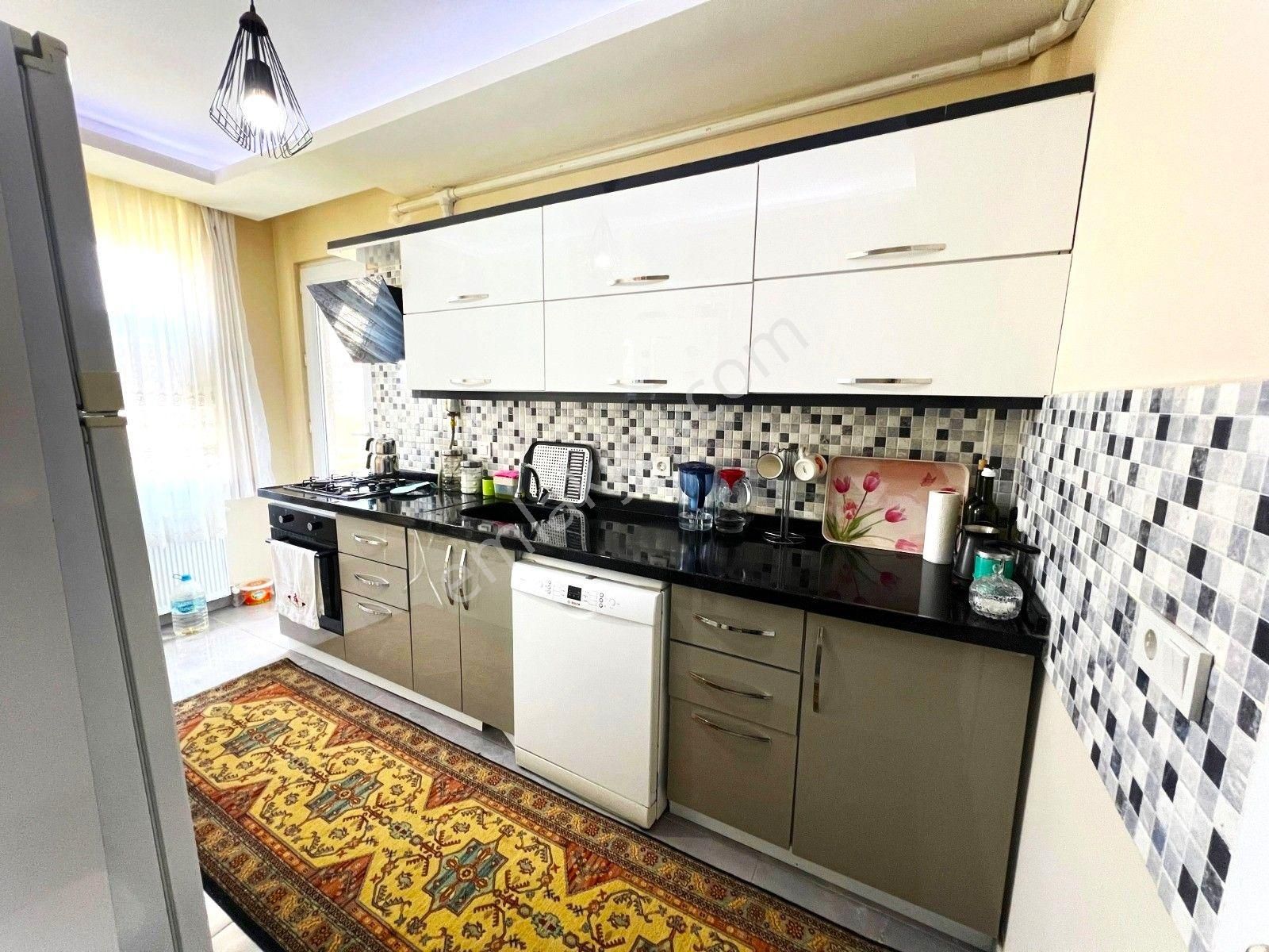 🛑🛑aktif'ten Akçay'da Satılık Eşyalı Arakat Ön Cephe Otoparklı 2+1 Daire