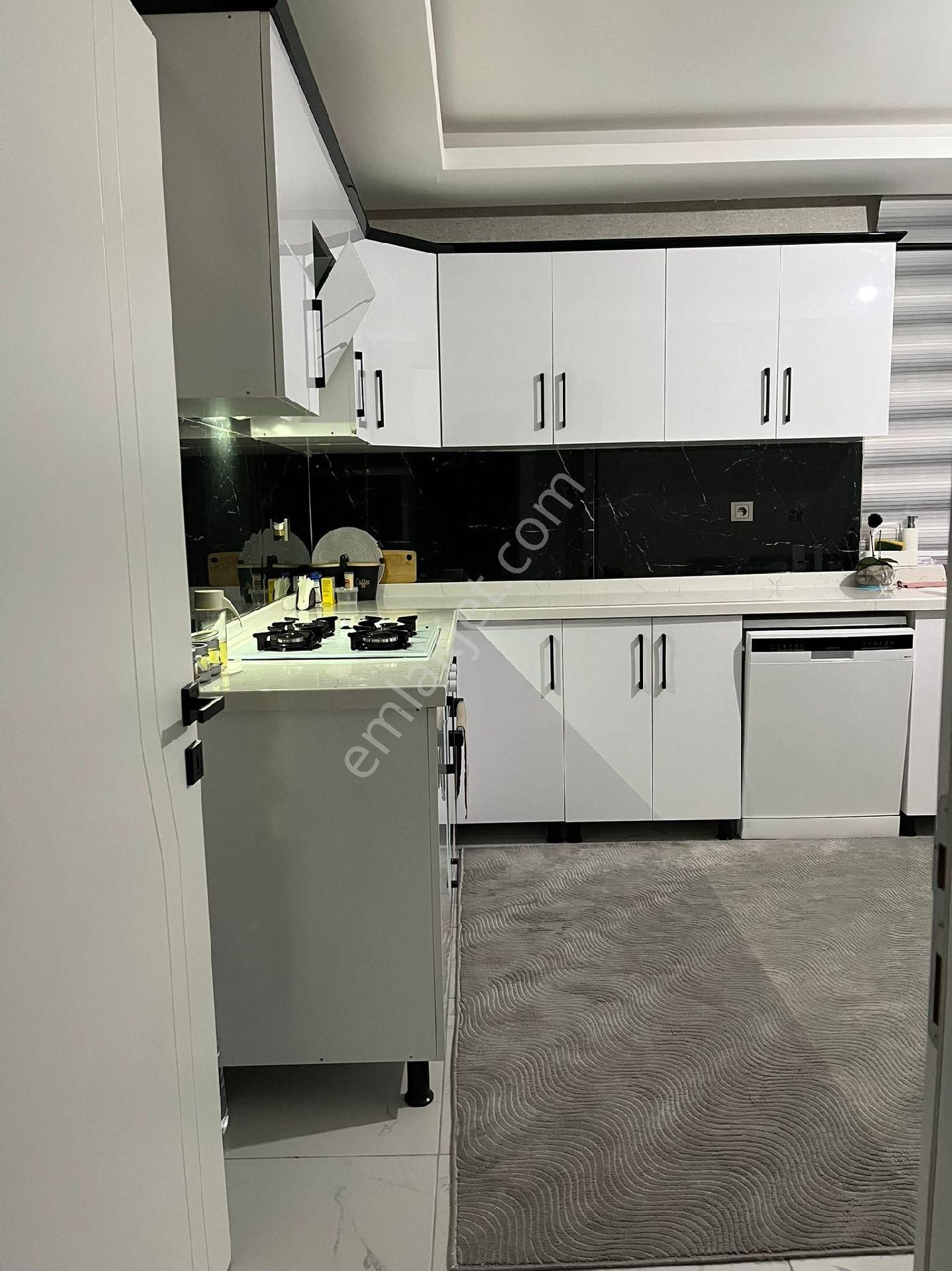 Marka İnşaat Emlak Site İçerisinde Güvenlik Promlemi Olmayan 3+1 Yüksek Katta Daire - Görsel 2