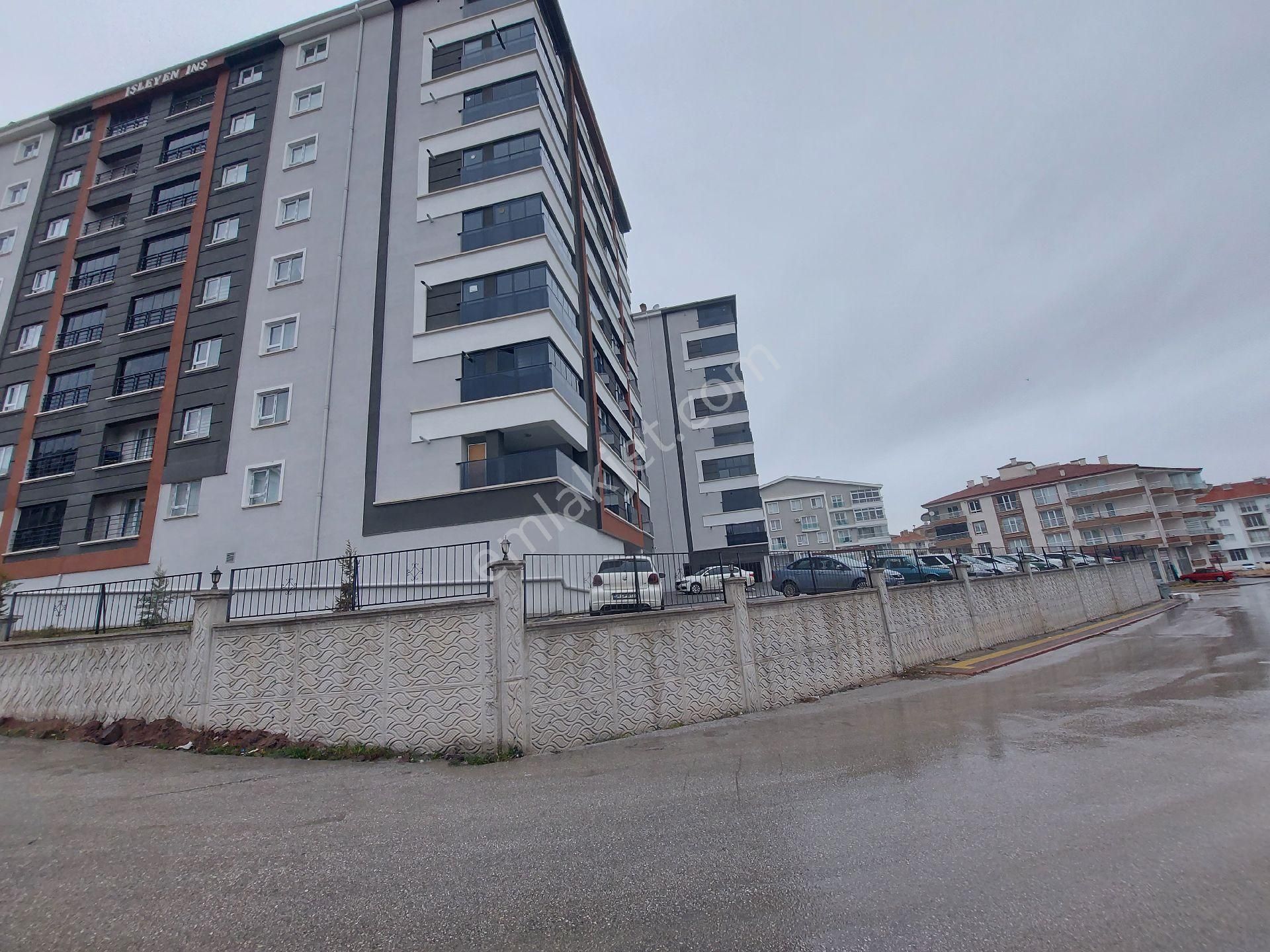 Marka İnşaat Emlak Site İçerisinde Güvenlik Promlemi Olmayan 3+1 Yüksek Katta Daire - Görsel 19