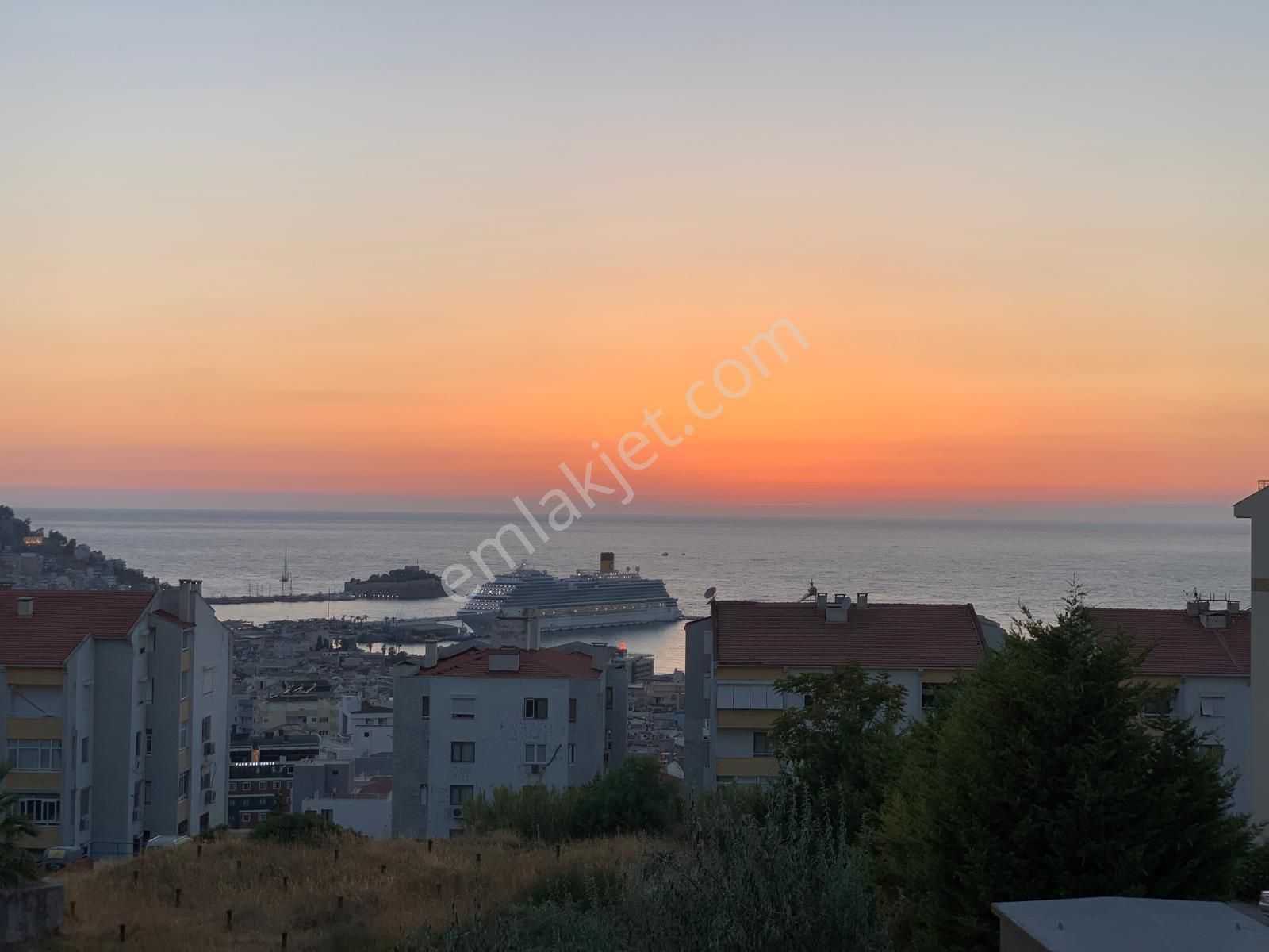 Kuşadası Ege Satılık Daire Ege Mahallesi'nde Nezih Ve Elit Bir Sit. Deniz Manzaralı 2+1 Satılık Daire