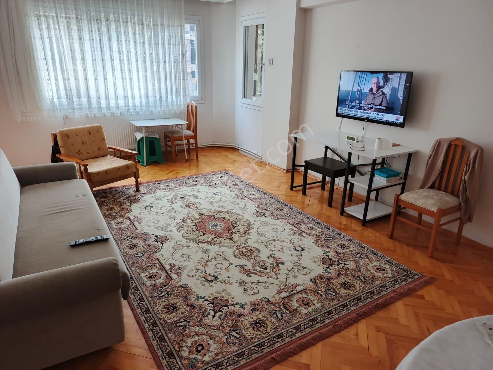 İzmir Karşıyaka Metroya Yakın Kiralık Daire K.yaka Rüştü Şardağ Caddesinde 1. Kat Kombili 3+1 Kiralık Daire