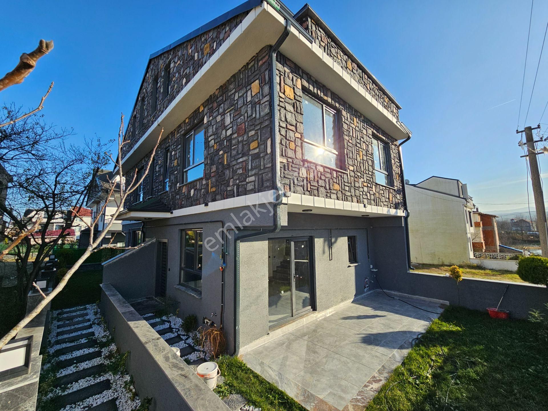 Kocaali Yalı Satılık Villa 3+1 Denize Yürüme Mesafesinde, Yerden Isıtmalı, Jakuzili Lüks Villa