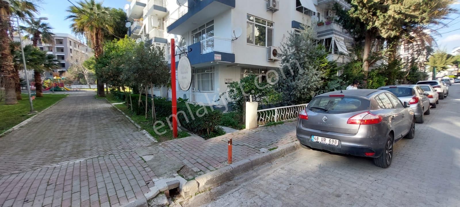 İzmir Karşıyaka Metroya Yakın Kiralık Daire Ren'den Aksoyda Full Tadilatlı 3+1 Kiralık Daire