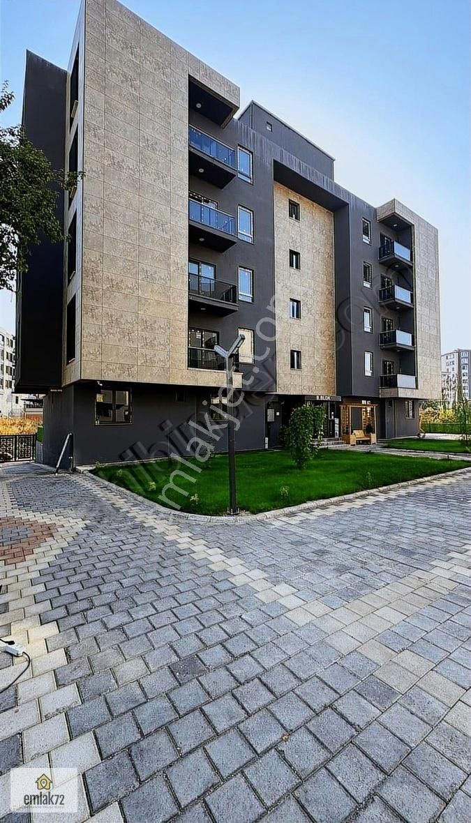 Batman Batman Merkez Site İçerisinde Kiralık Daire Emlak 72'den Tilmerç'te Kiralık 1+1 Eşyalı Ara Kat Daire