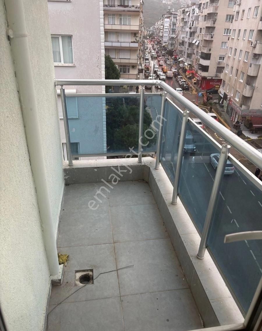 Balçova Ekonomi Ünv Yakını Arakat Asansörlü 2+1 Daire - Görsel 6