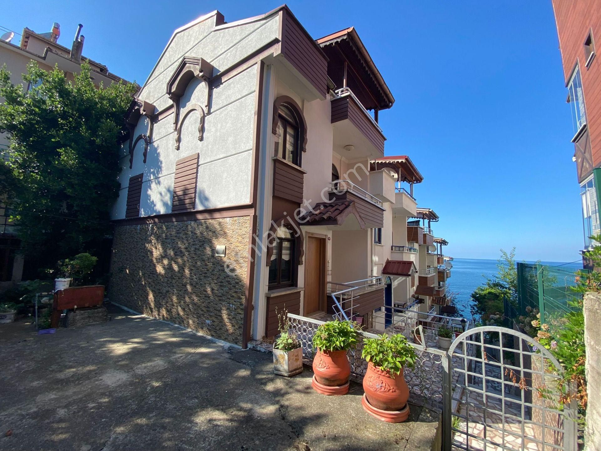 Akçaabat Mersin Satılık Villa Trabzon Akçaabat Mersin'de Deniz Manzaralı Satılık Villa