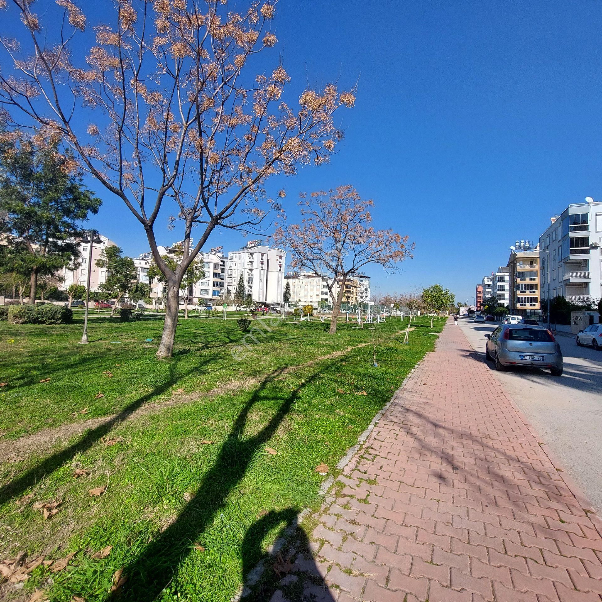 Muratpaşa Güzeloluk Satılık Daire Antalya, Muratpaşa, Yalı Caddesinde, Havuzlu Sitede, 2+1