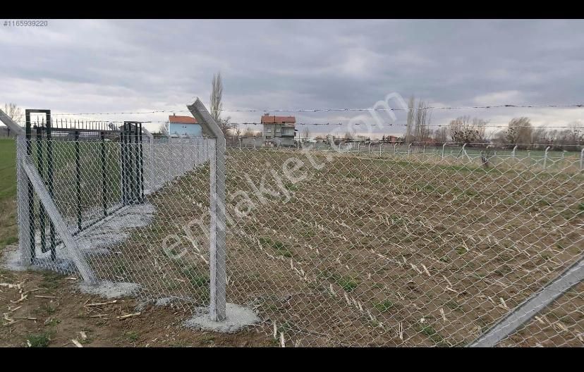 Uşak Merkez Bozkuş Köyü Satılık Konut İmarlı Uşak Merkez Bozkuş'ta Satılık Arsa (tel Örgü İle Çevrili)