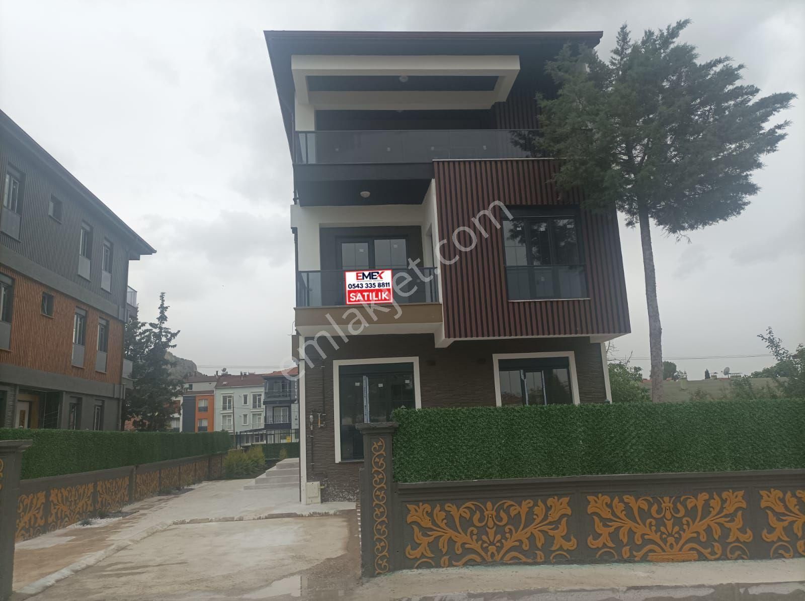 Burdur Merkez Fevzi Çakmak Satılık Villa Burdur Merkez'de Müstakil Tripleks Villa