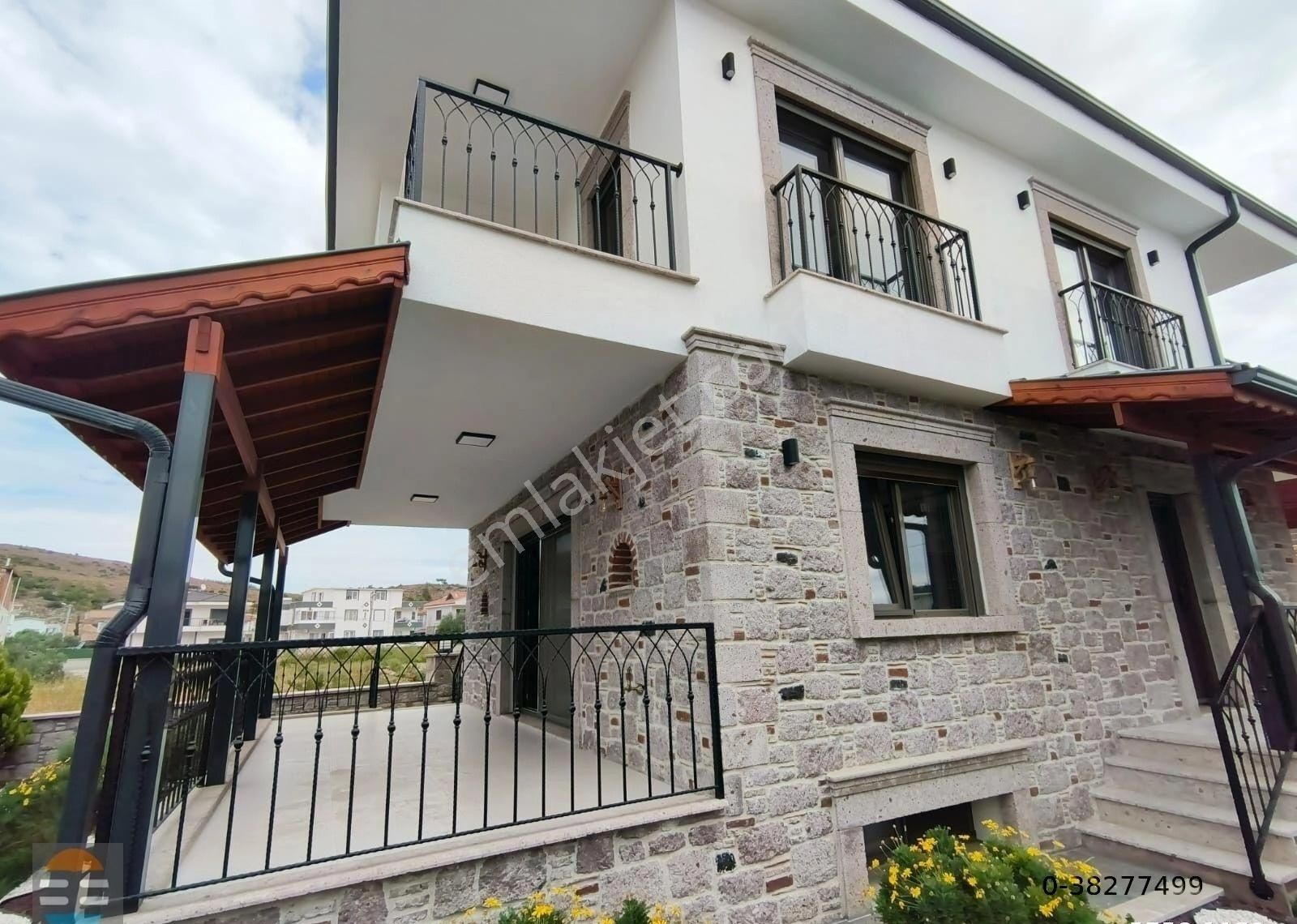 Ayvalık Küçükköy Satılık Villa Ayvalık Sarımsaklı’da Satılık Lüks Triplex Villa