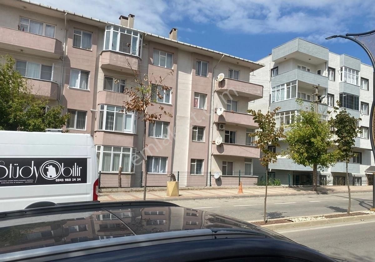 Keşan Büyük Cami Satılık Daire Keşan Büyük Cami Mah Anayola Cephe Ara Kat 3+1 Dairemiz Satılıktır