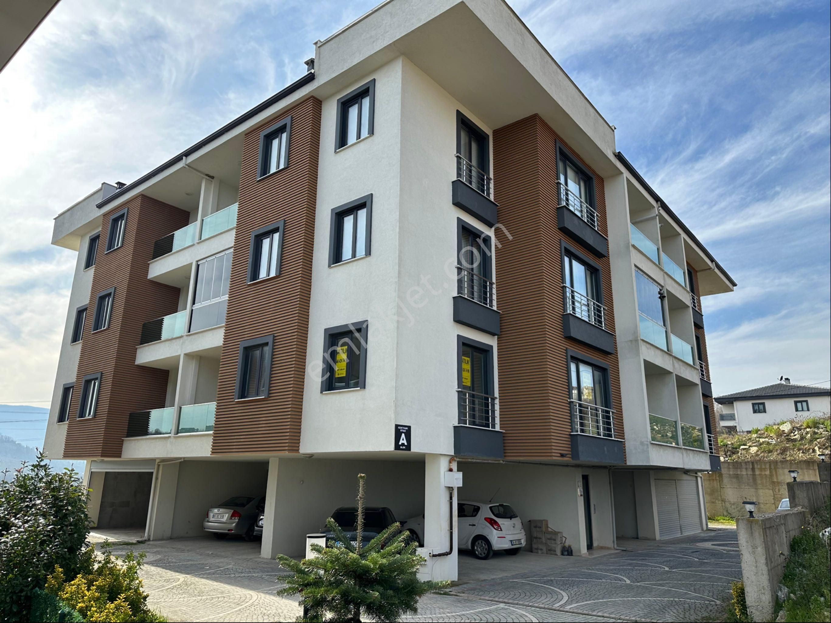 Akçakoca Hacı Yusuflar Satılık Daire Havuzlu Sitede Satılık 3+1 Daire