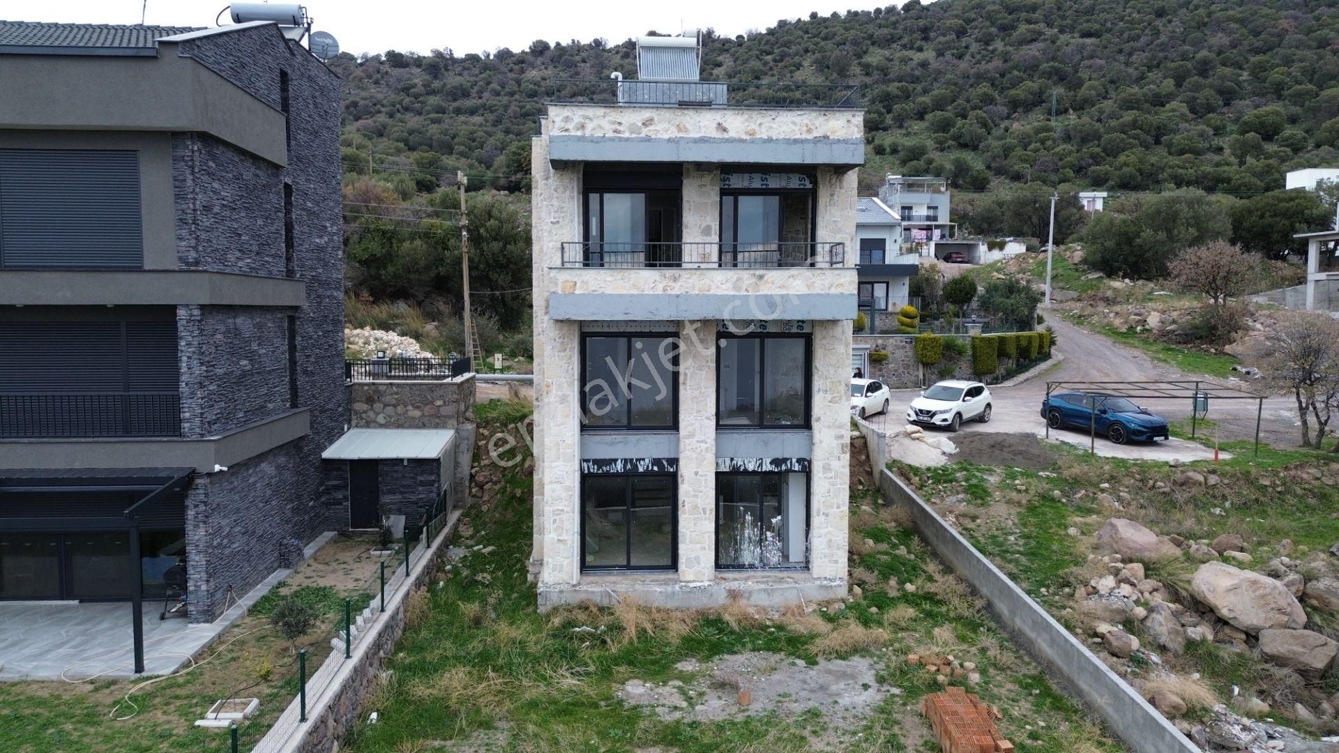 Dikili Çandarlı Satılık Villa Turyap Foça'dan Satılık Taş Yapı Tripleks Villa