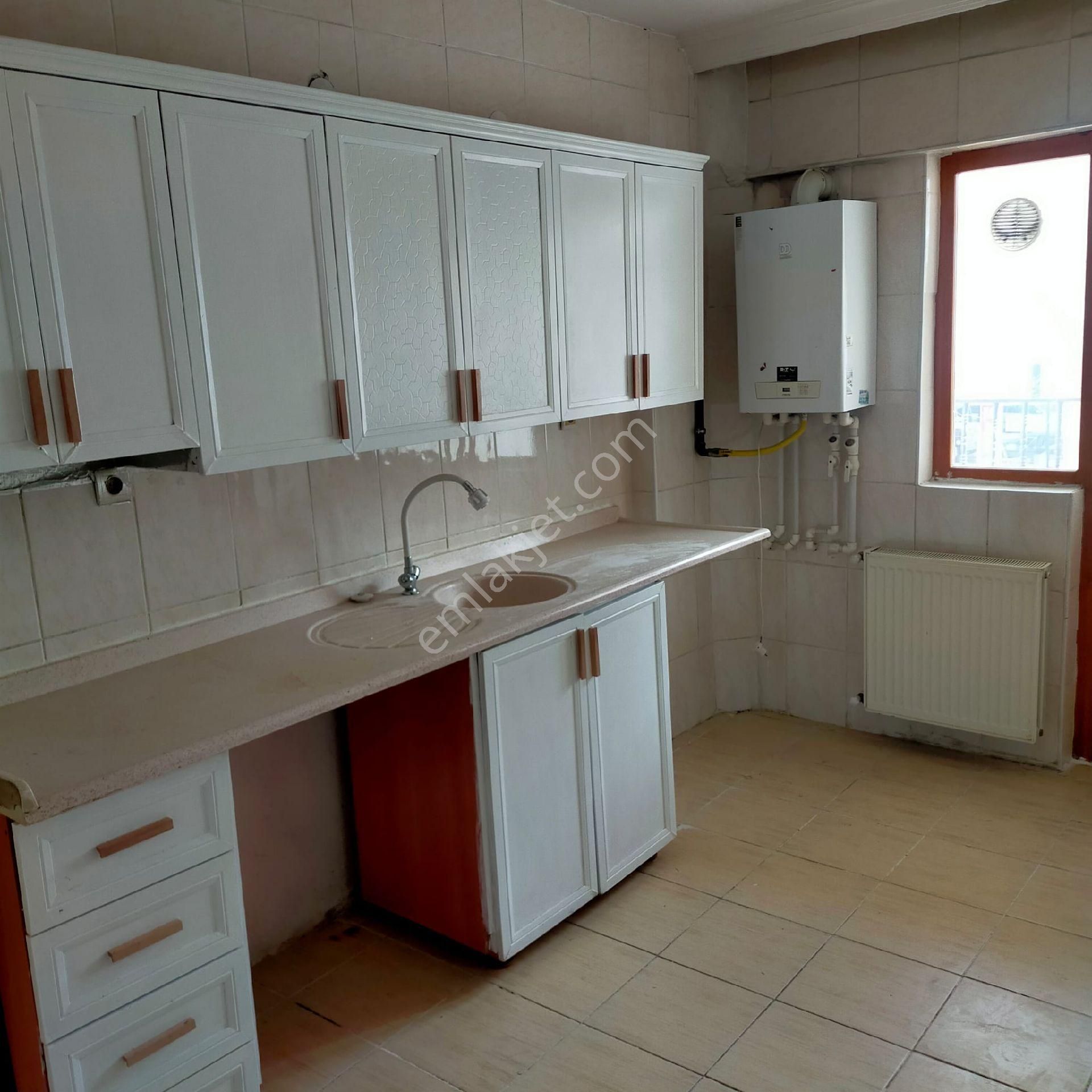 Depozito Yok Pınarbaşı Mah 3+1 Salon Bağımsız Cadde Ön Cepheli 1 Katta Emek Künefe Çaprazı 3 Katta