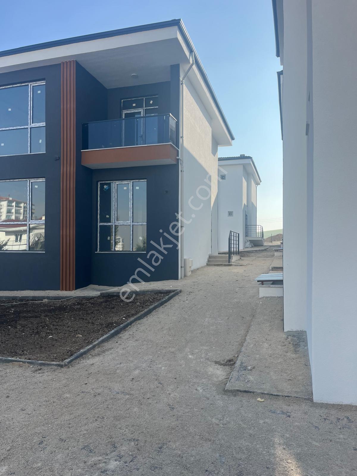 Uzmanlardan Geniş Ailelere Uygun Full Yapılı 4+1 İskanlı Satılık Villa - Görsel 10