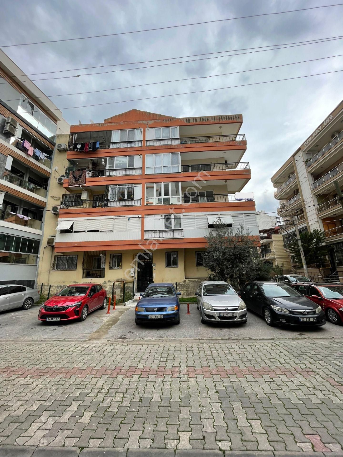 Karşıyaka Dedebaşı Kiralık Daire Dedebaşı Mahallesi'nde Merkezi Konumda Kiralık Daire (3+1)